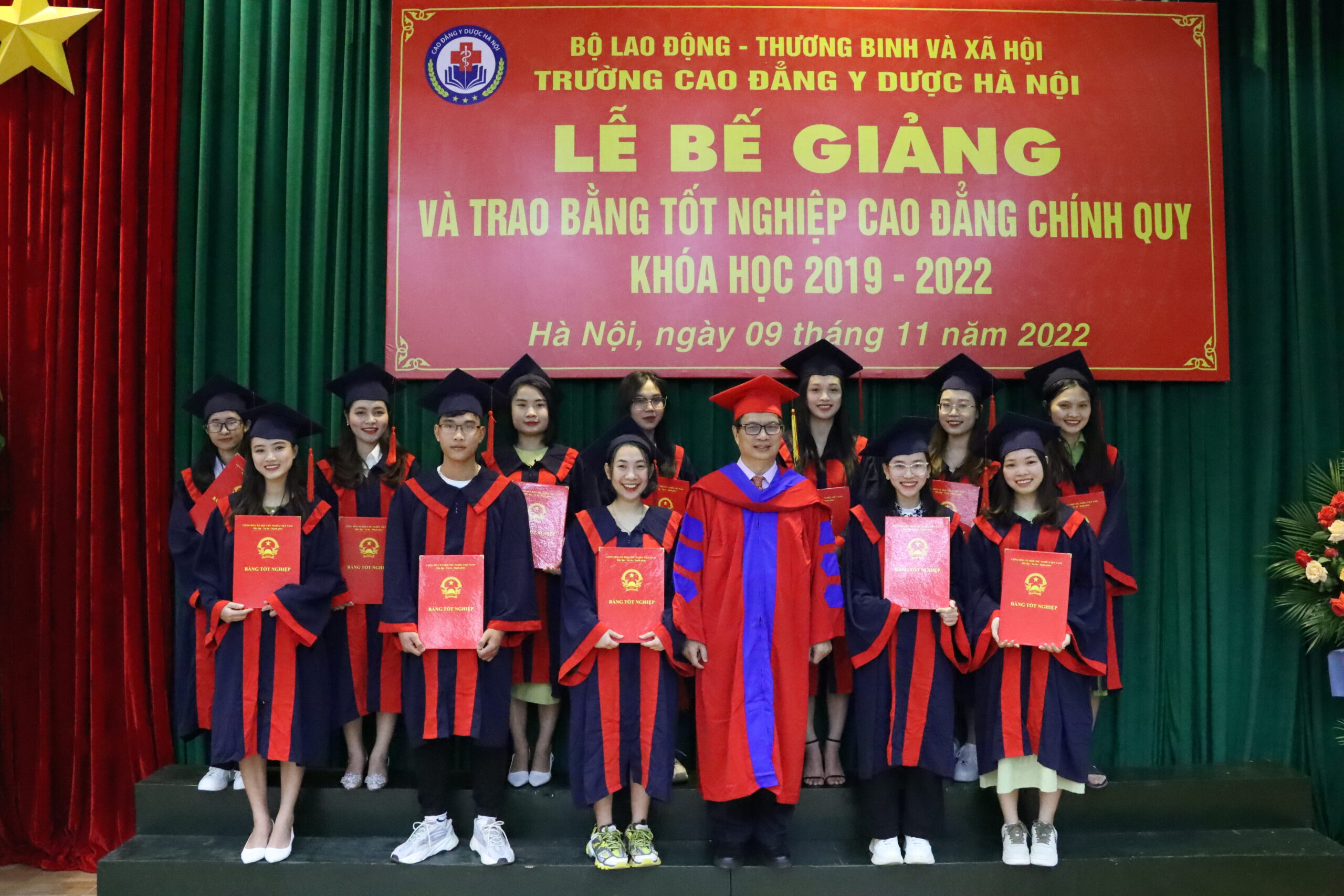 Nhận ảnh tại Lễ Bế Giảng và Trao Bằng Tốt Nghiệp K19 niên khoá 2019 – 2022